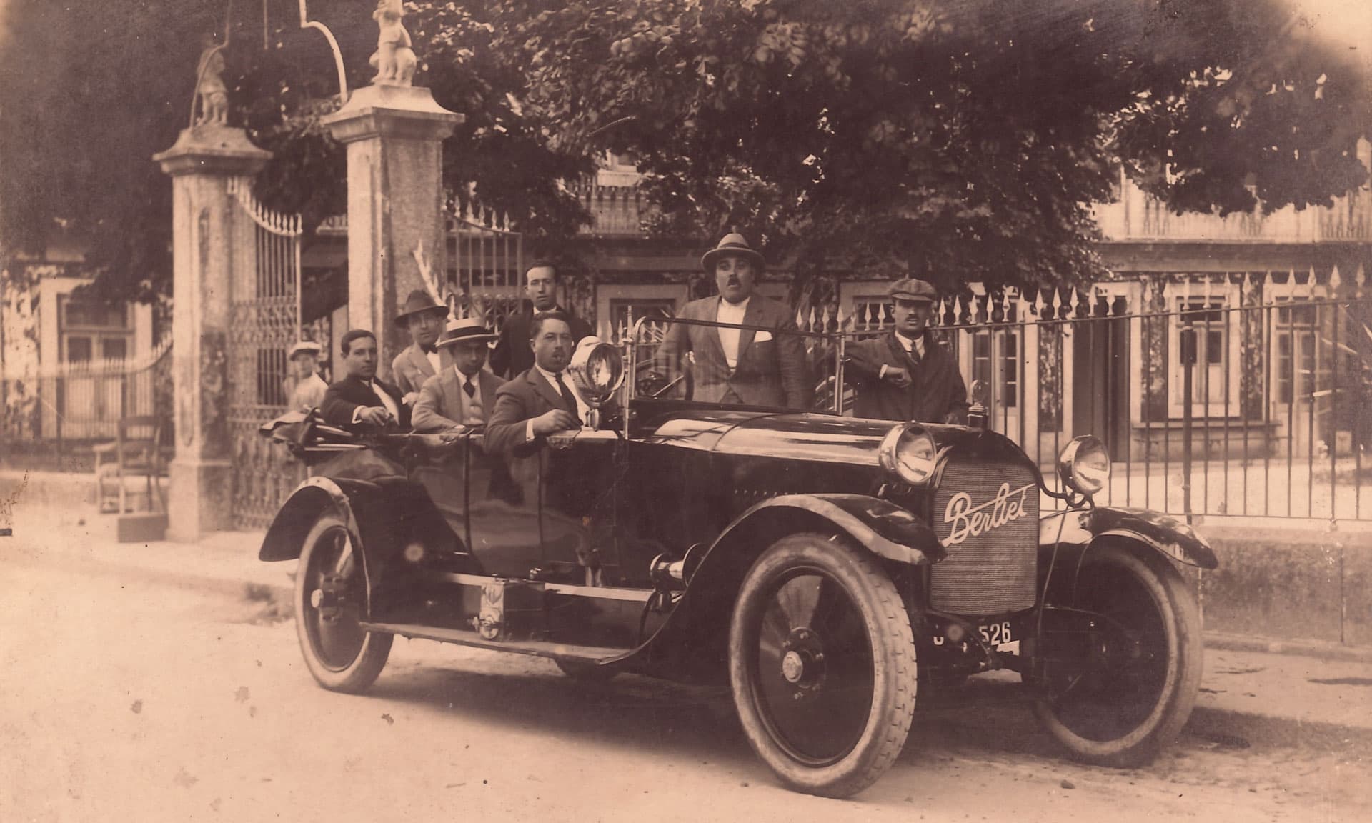 Casa Moreira vehicle at Vizela cemetery, 30 August 1923.