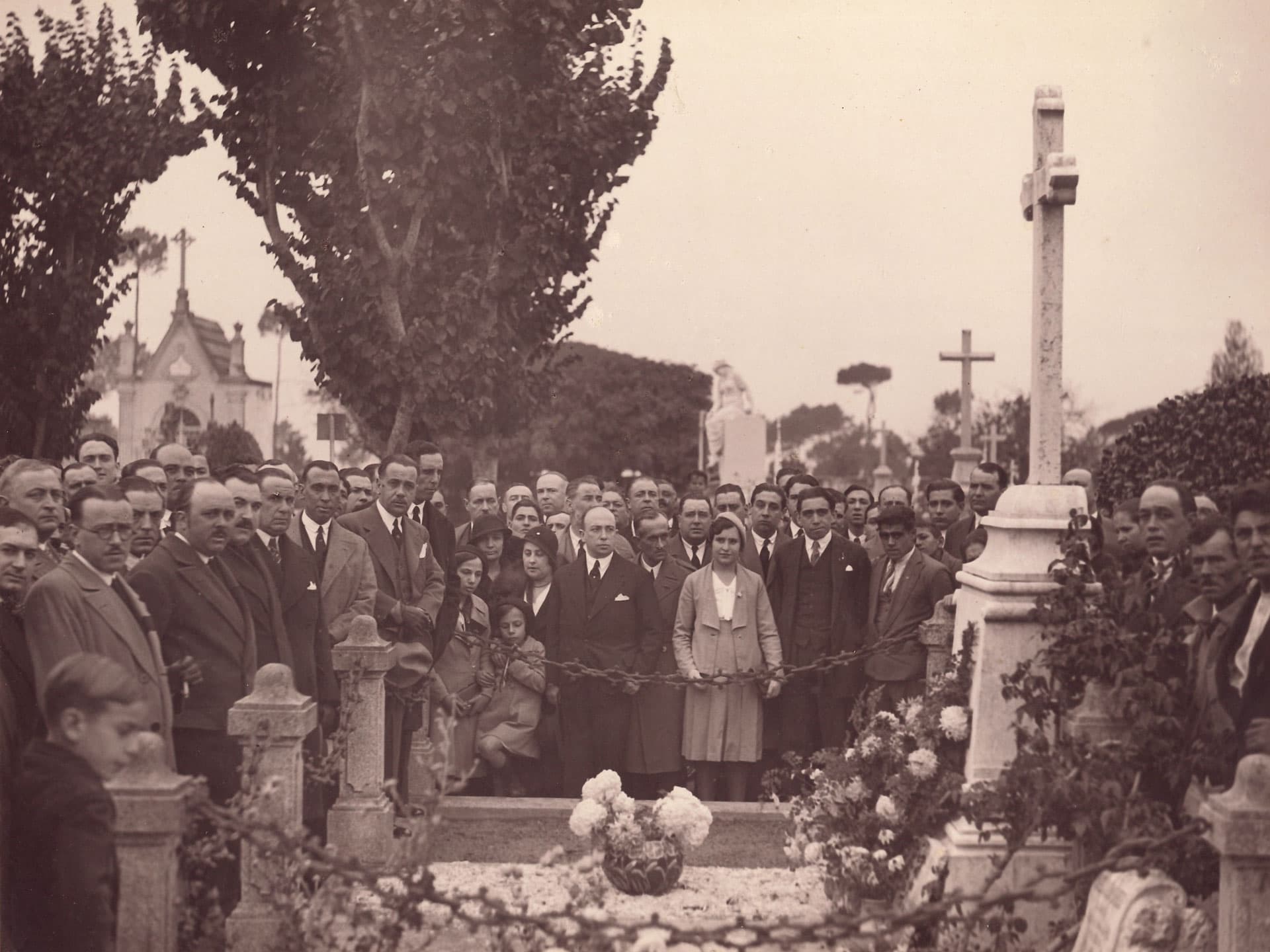 Funeral arranged by Casa Moreira, between 1930 and 1950.