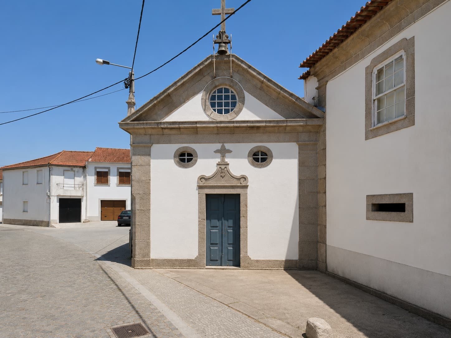 Capela das Almas de Cabanelas, known as Capela do Moreira, in Lavra.